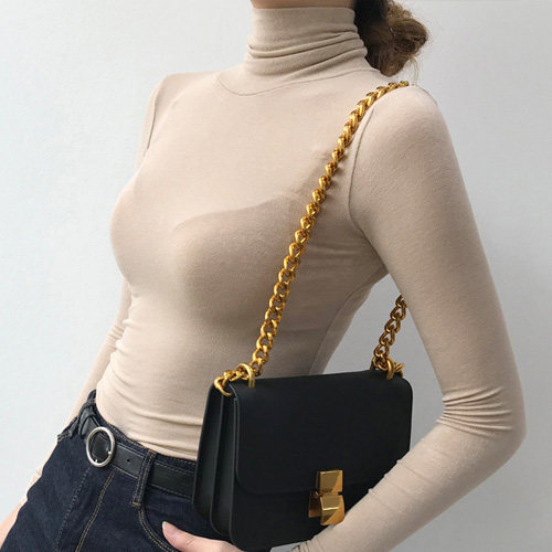 On the same day, the new Korean early spring, the Beige high-neck slim-fit base shirt AU389