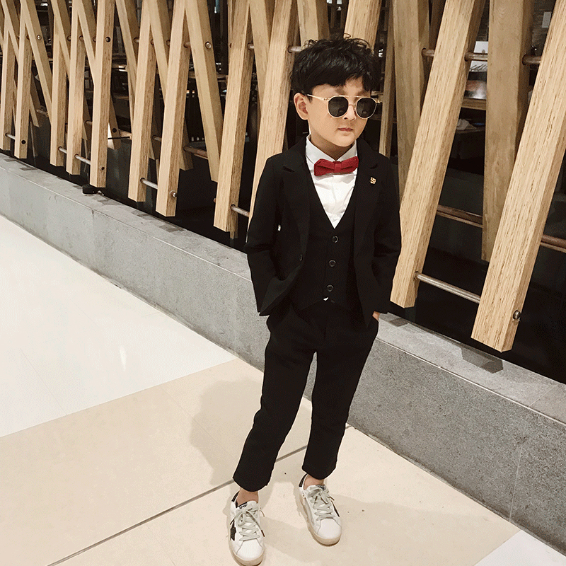 Childrens nhỏ phù hợp với phù hợp với cậu bé chiếc váy sàn catwalk chương trình phù hợp với chuồng Anh ba mảnh bộ bé trai màu đen phù hợp với mùa thu.