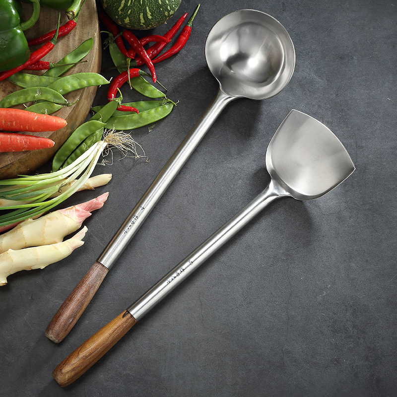 Eighteen sons for commercial spatula cooking spoon chef long handle soup spoon hotel lengthened stainless steel wooden handle high temperature resistance