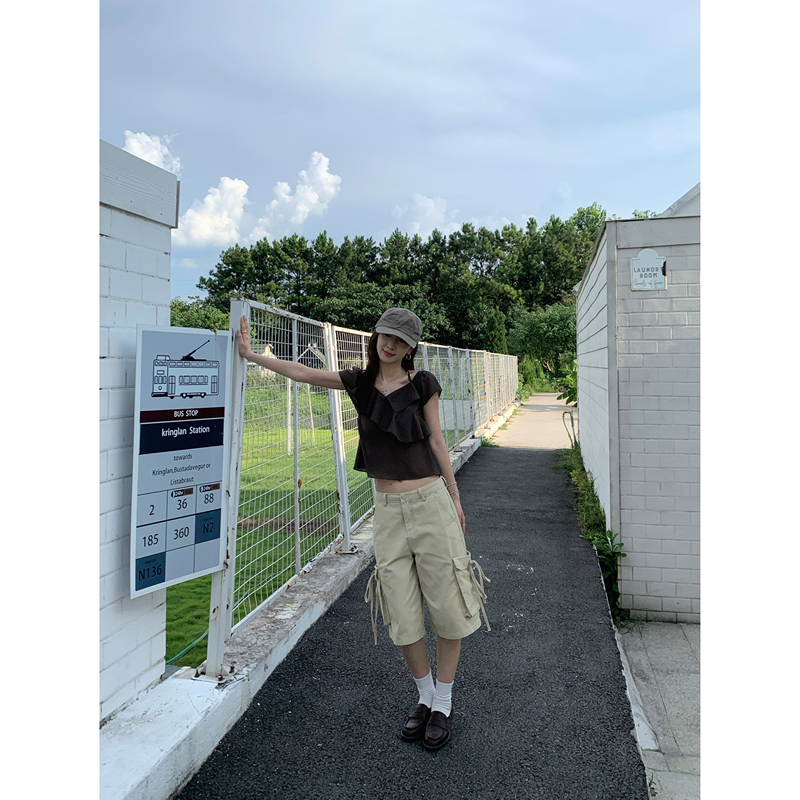 Threesan “Nabi Capri Pants” Playful Street Style! Khaki Capri Pants, Loose Straight-Leg Cargo Pants