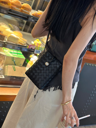 Lightweight Mini Crossbody Bag for Women 2025 New Summer Genuine Leather Woven Phone Bag High-End Shoulder Bag Trendy