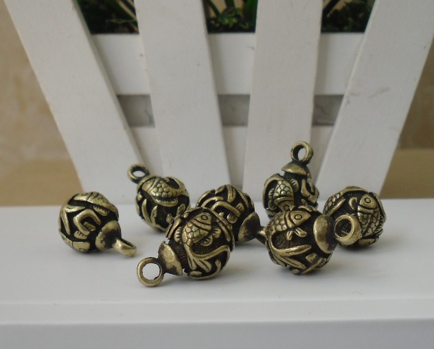 Handcrafted old copper buttons, Pisces pattern copper buckles, vintage old copper buckle pendants ancient clothes copper buttons