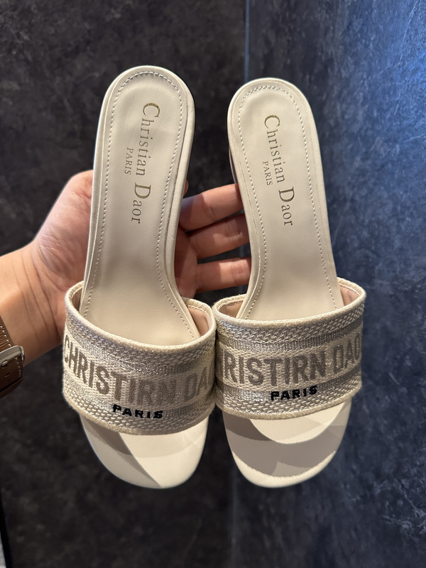 D Brand's Popular 2025 Summer New Model Floral Thick-Heeled Sandals, Fashionable Outdoor Wear, Internet Celebrity Ins Beach Sandals for Women D Brand's Popular 2025 Summer New Model Floral Thick-Heeled Sandals, Fashionable Outdoor Wear, Internet Celebrity Ins Beach Sandals for Women