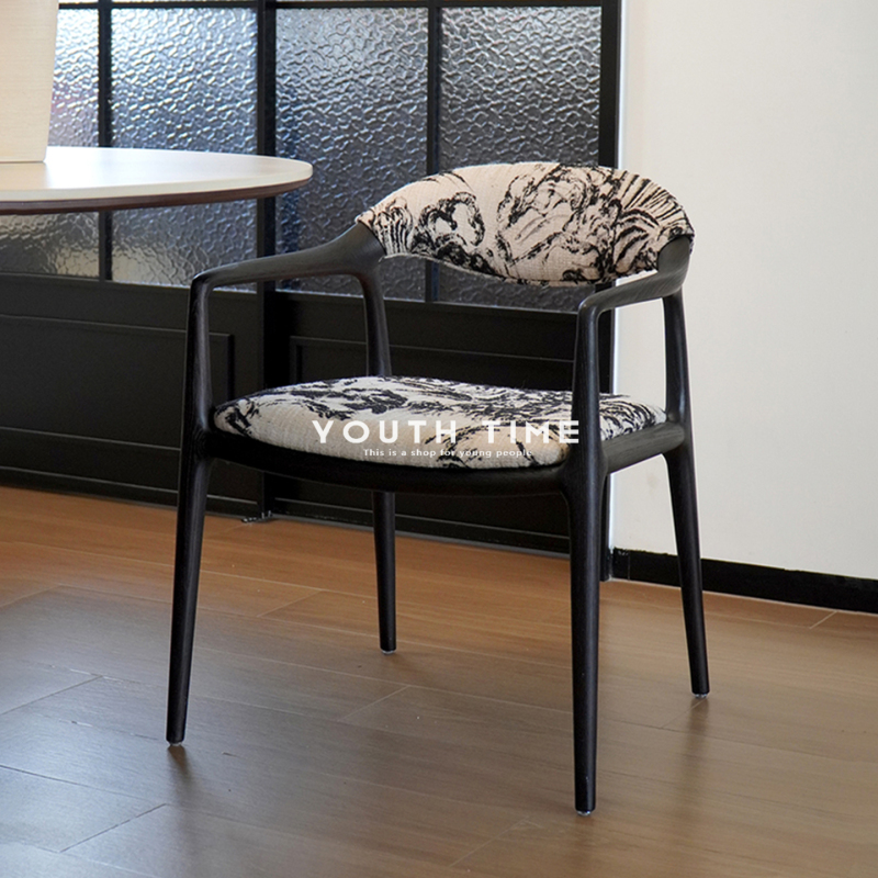 Italian Designer Villa Hotel Dining Chair, Antique Solid Wood Fabric Armrest Chair, Smoked Color Master Chair Italian Designer Villa Hotel Dining Chair, Antique Solid Wood Fabric Armrest Chair, Smoked Color Master Chair
