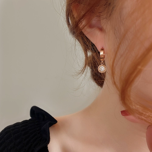 Tide, небольшие дизайнерские серьги из нержавеющей стали, не выцветает, популярно в интернете, тренд сезона, простой и элегантный дизайн