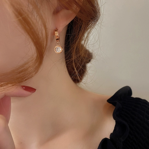 Tide, небольшие дизайнерские серьги из нержавеющей стали, не выцветает, популярно в интернете, тренд сезона, простой и элегантный дизайн