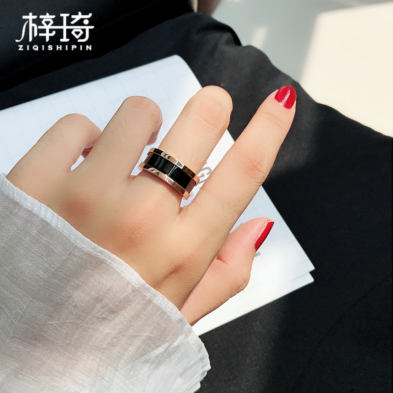 Fashion Korean version plated rose gold titanium steel index finger ring male and female couples to ring ceramic minimalist personality Chaumen ornaments