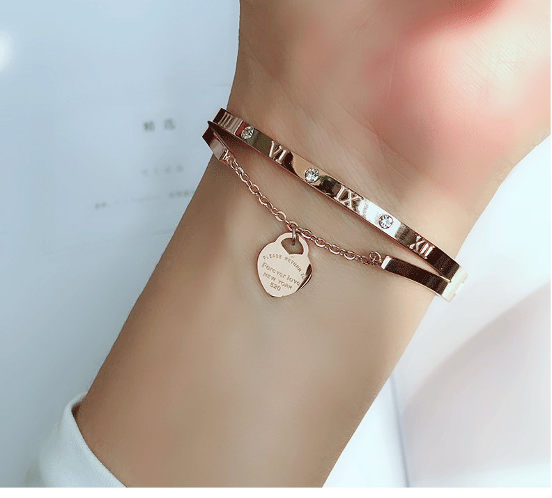 Qi Qi phiên bản tiếng Hàn của vòng đeo tay bằng thép titan nữ hoa hồng vàng nam vòng đeo tay chữ thủy triều thương hiệu cặp đôi bạn gái quà tặng tùy chỉnh thạch anh tóc vàng