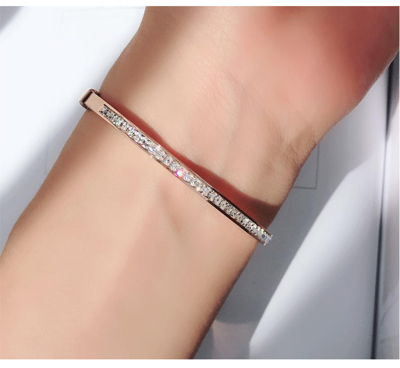 Qi Qi phiên bản tiếng Hàn của vòng đeo tay bằng thép titan nữ hoa hồng vàng nam vòng đeo tay chữ thủy triều thương hiệu cặp đôi bạn gái quà tặng tùy chỉnh thạch anh tóc vàng