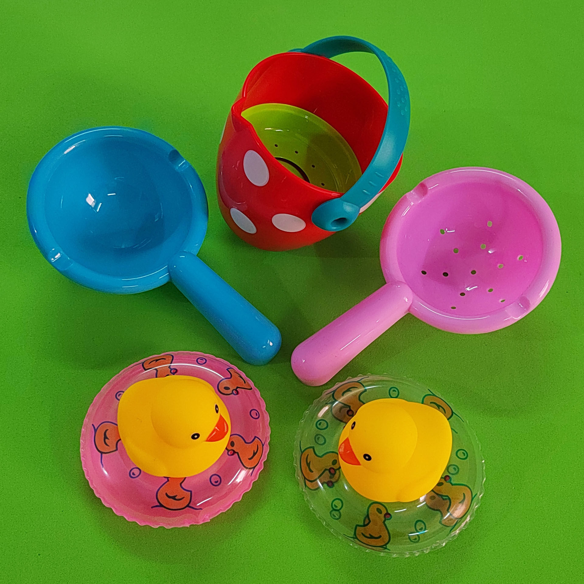 Children's bath pinch called Little Yellow Duck mini swimming circle Baby spoon sprinkler baby toy suit
