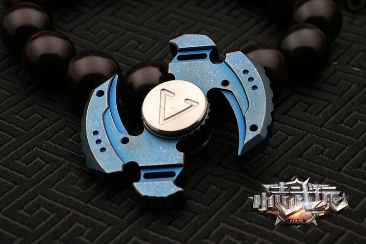 (Crown Boutique) titanium alloy fingertips Tops Adult Decompression Toys Creative Tops with wine bottle opener