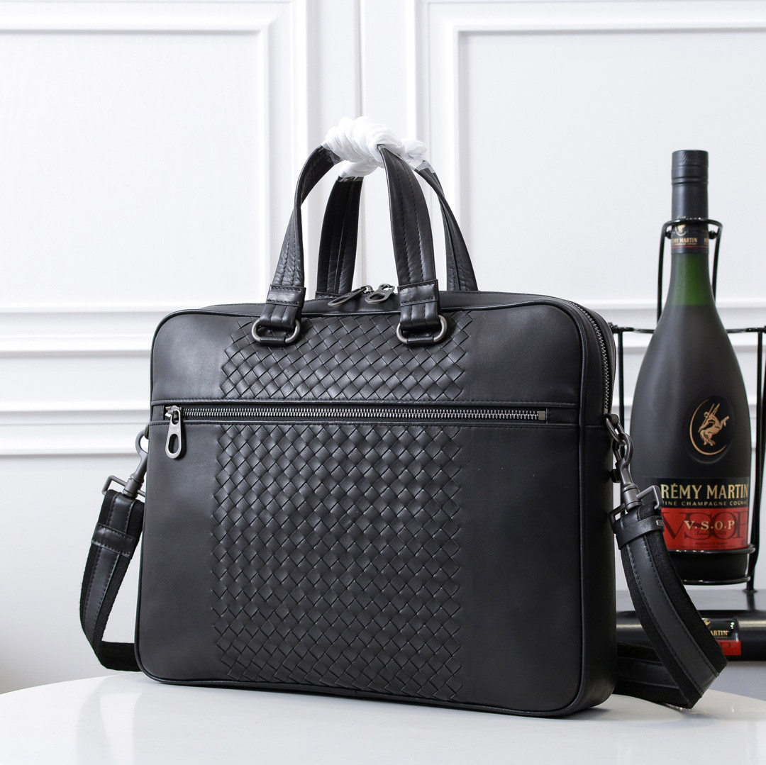 Business men's bag 2022 new fashion Jane about large capacity Fetal Calf Leather Woven Single Shoulder hand briefcase