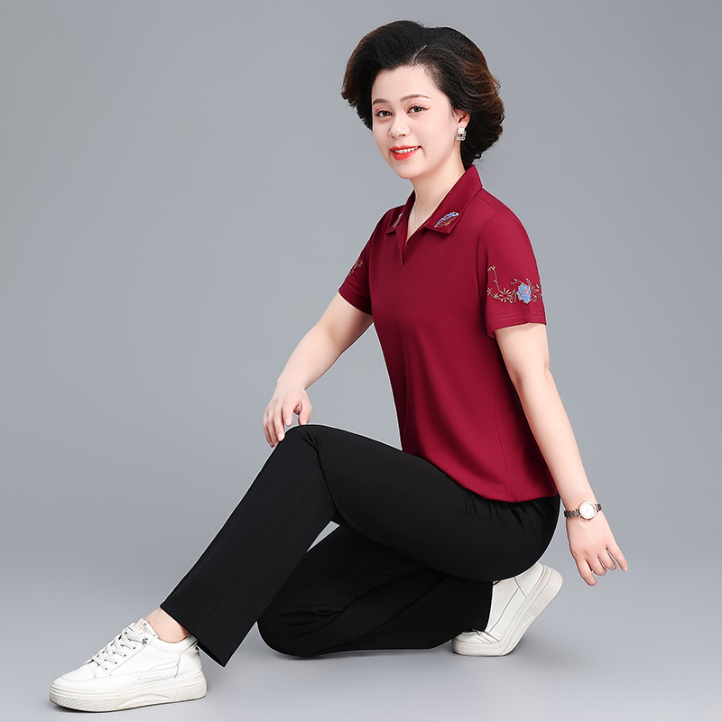 High-End Summer Sportswear Set for Mothers, Women's Short-Sleeved T-Shirt, Stylish Embroidered Half-Sleeve T-Shirt for Middle-Aged and Elderly Women