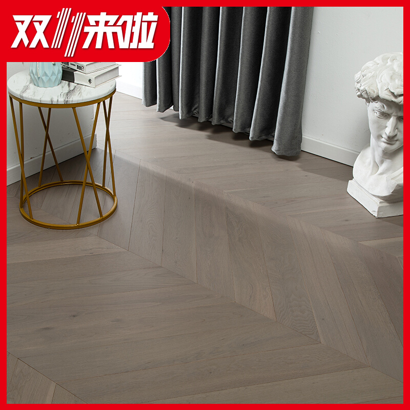 The designer recommends oak big fish bone and solid wood multi-layer log milk white gray light luxury wind floor heating available floor