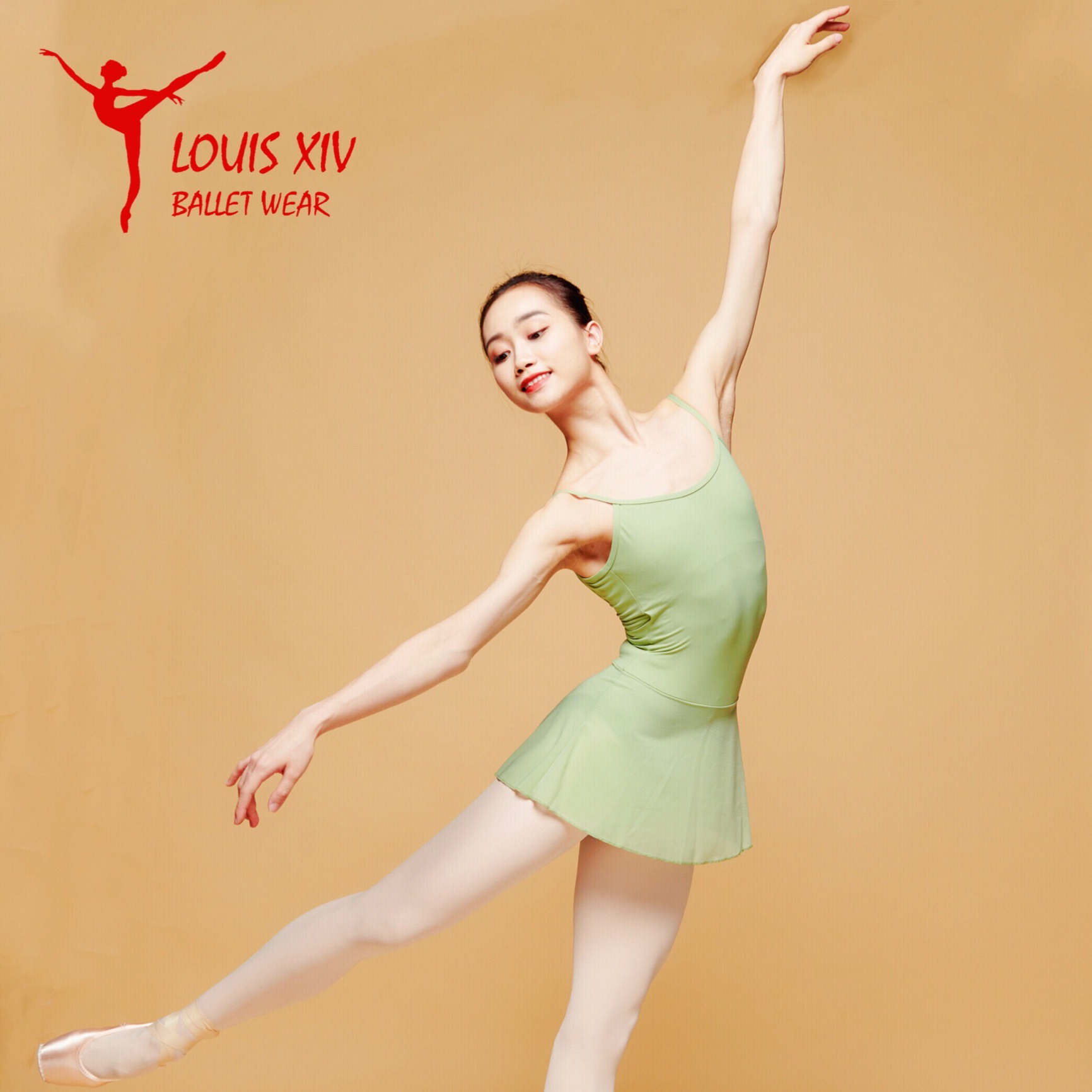 ルイ14世とジゼルのバレエダンストレーニングスーツ、サスペンダー付きジャンプスーツ、チュールスカート付きボディスーツ