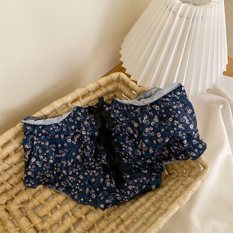 Japanese girl's small fresh briefs sweet and lovely fat wooden ear hollow breathable small floral ice underpants
