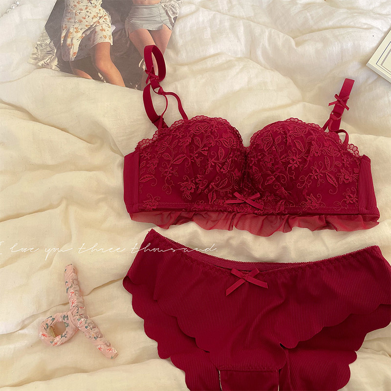 Benming year red Japanese small chest gathered no steel ring underwear suit female upper collection pair breast bra