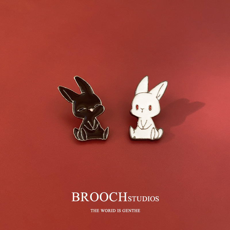 Rabbit brooch cute Japanese cartoon couple badge a pair of men and women decorated girlfriends student small fresh accessories