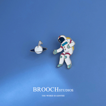 Cosmic Mark Small Cosmic Astronaut Brooch Male and Female Couple Metal Badge A pair of student girlfriends accessories buckle needle