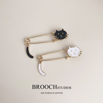 Japanese cute pin fixed clothes decoration creative Joker simple cat brooch accessories anti-wear jewelry