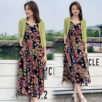 Топ фруктово-зеленого цвета + юбка с подтяжками в виде ромашки