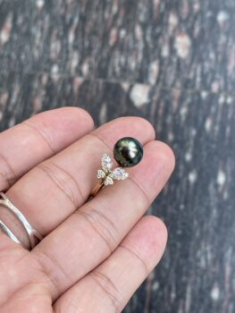 Tahiti 10.92mm malachite green ring, shot in natural light, set with 9k cultivated diamonds
