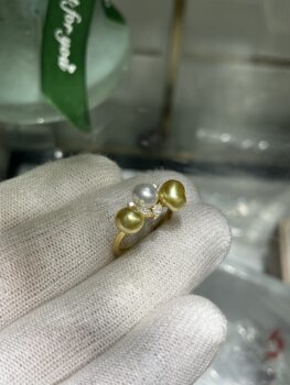 Thick gold gold beads aurora australian white keshi multi-bead ring, about 6 8mm points, 18k natural diamond inlaid