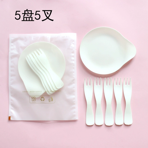 Обеденная тарелка, вилка, пластиковое вечернее платье в форме капли, посуда