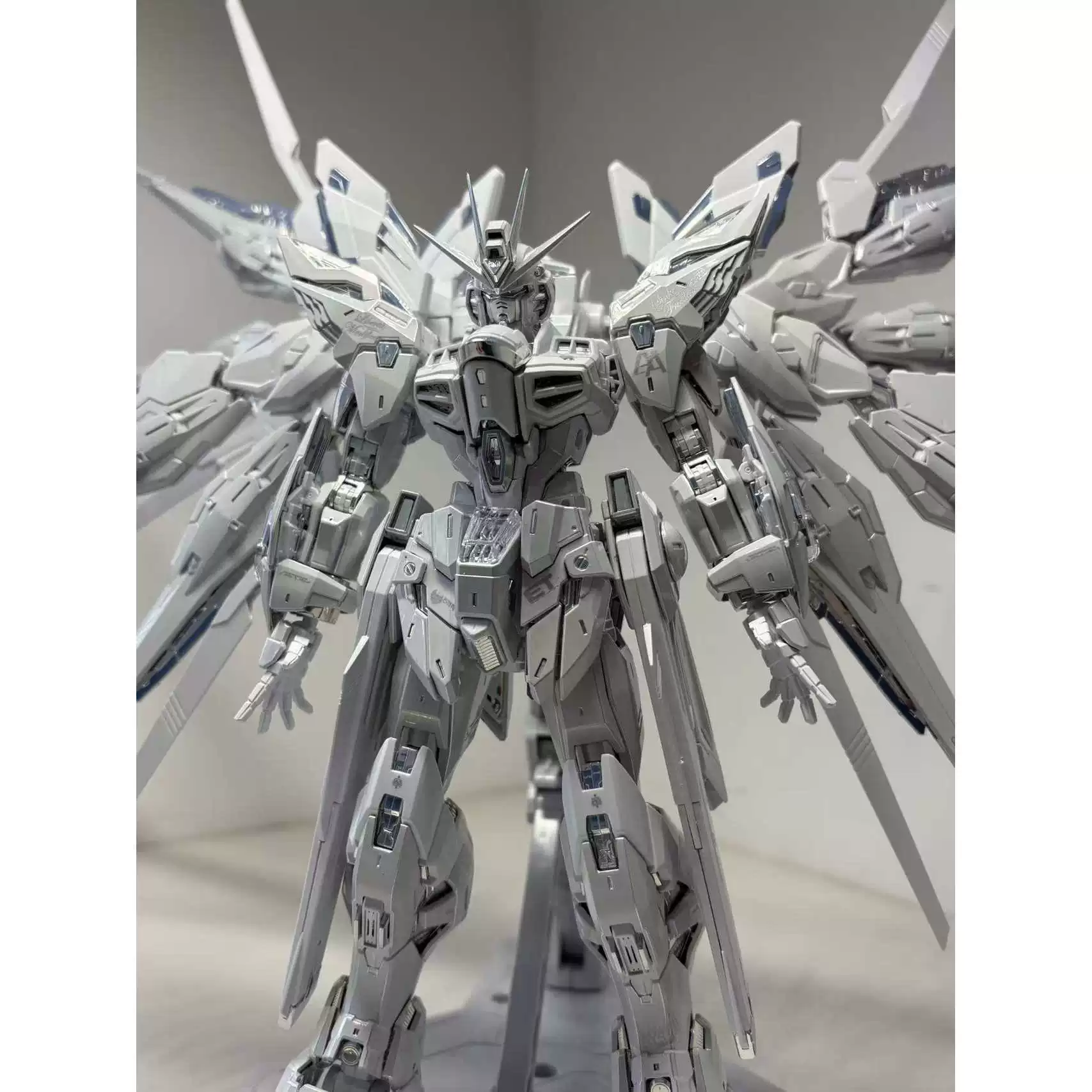 Чанхонг MGEX Strike Freedom Twilight White Gundam Модель 1/100 Электроплатированная цветная легкая крыло механическая сборка модели