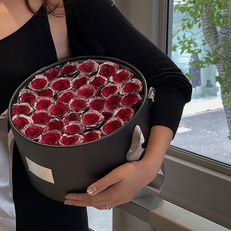 Floral gift box round hand large holding barrel round box flowers box floral art hugging barrel Valentine's Day flower barrel flower arrangement box cover