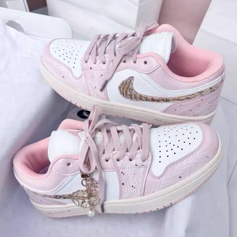 High-Quality Limited Edition Starry Black Butterfly Men's Low-Top Sneakers, Sun God Fashion Women's Versatile Sports Shoes, Putian Shoes High-Quality Limited Edition Starry Black Butterfly Men's Low-Top Sneakers, Sun God Fashion Women's Versatile Sports Shoes, Putian Shoes
