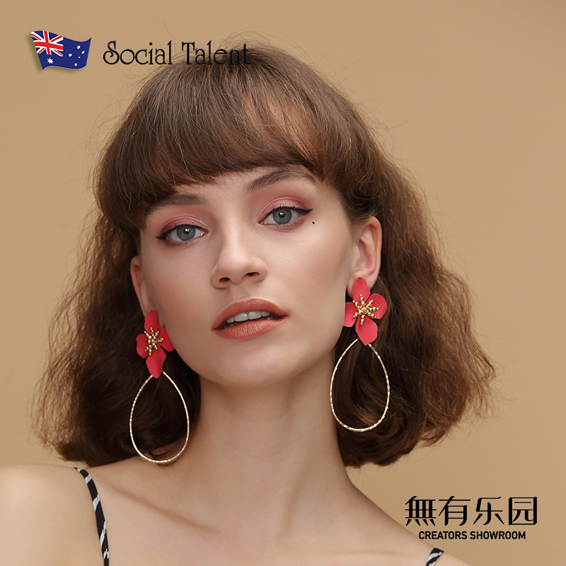 Star's same SocialTalent flower with exaggerated earrings for women's New Year Red Earrings 2021 New wave