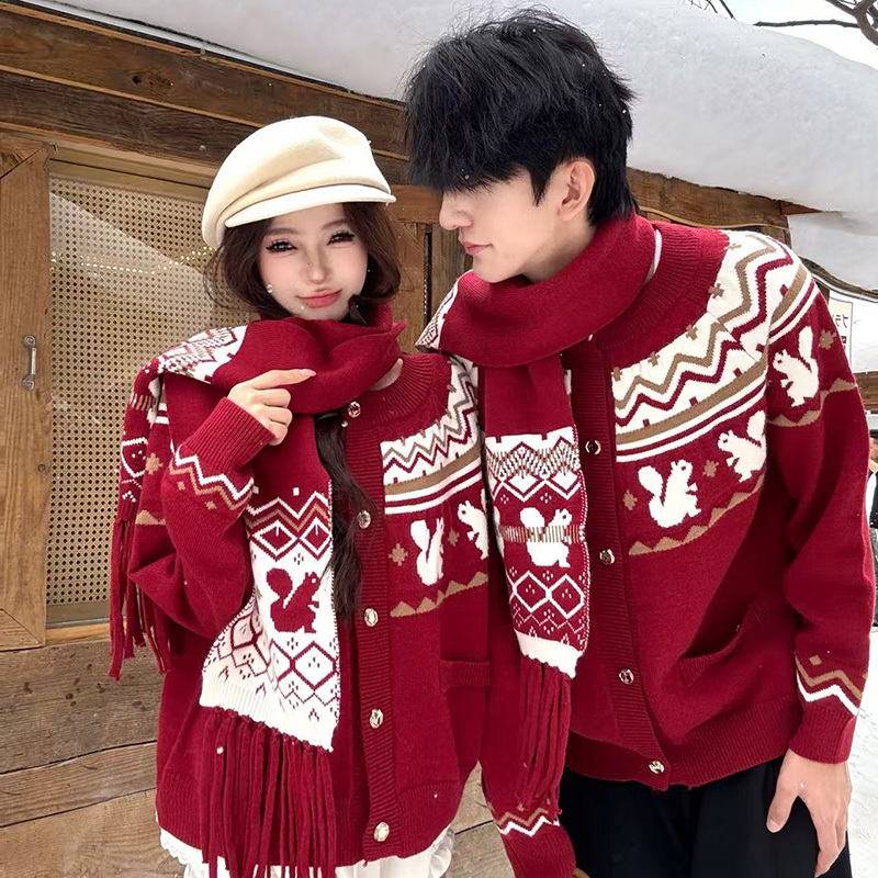 Red Sweater Couple Outfit 2025 Winter New Retro Christmas Jacquard Knitwear with Scarf Men's and Women's Tops