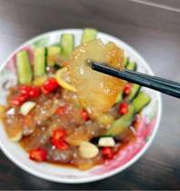 The sour and sweet sea jellyfish cucumbers to cover ready-to-eat