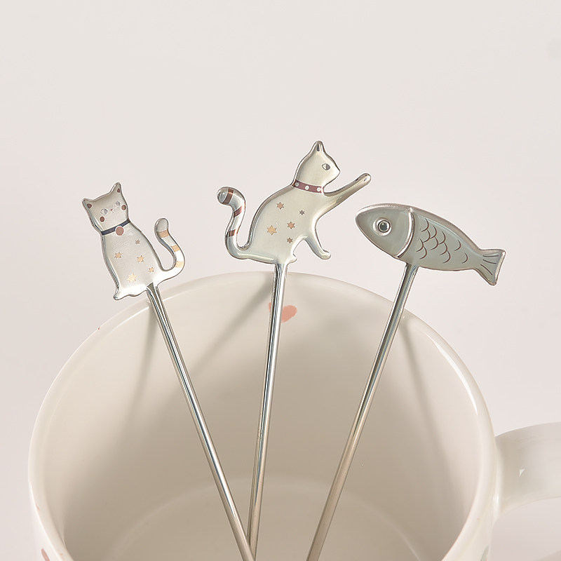 This creative fish-shaped cat spoon will make your coffee table purr ...