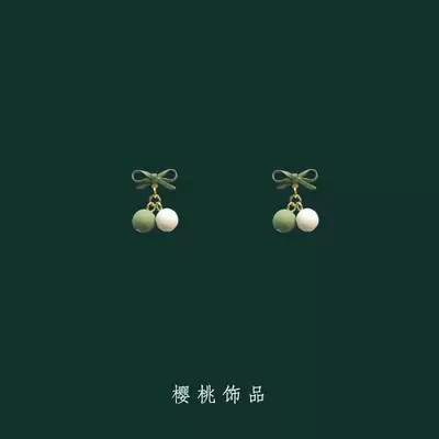 High-end atmospheric earrings, round face, thin ear needles, large fashion, high-end temperament, red short hair, personality female fit