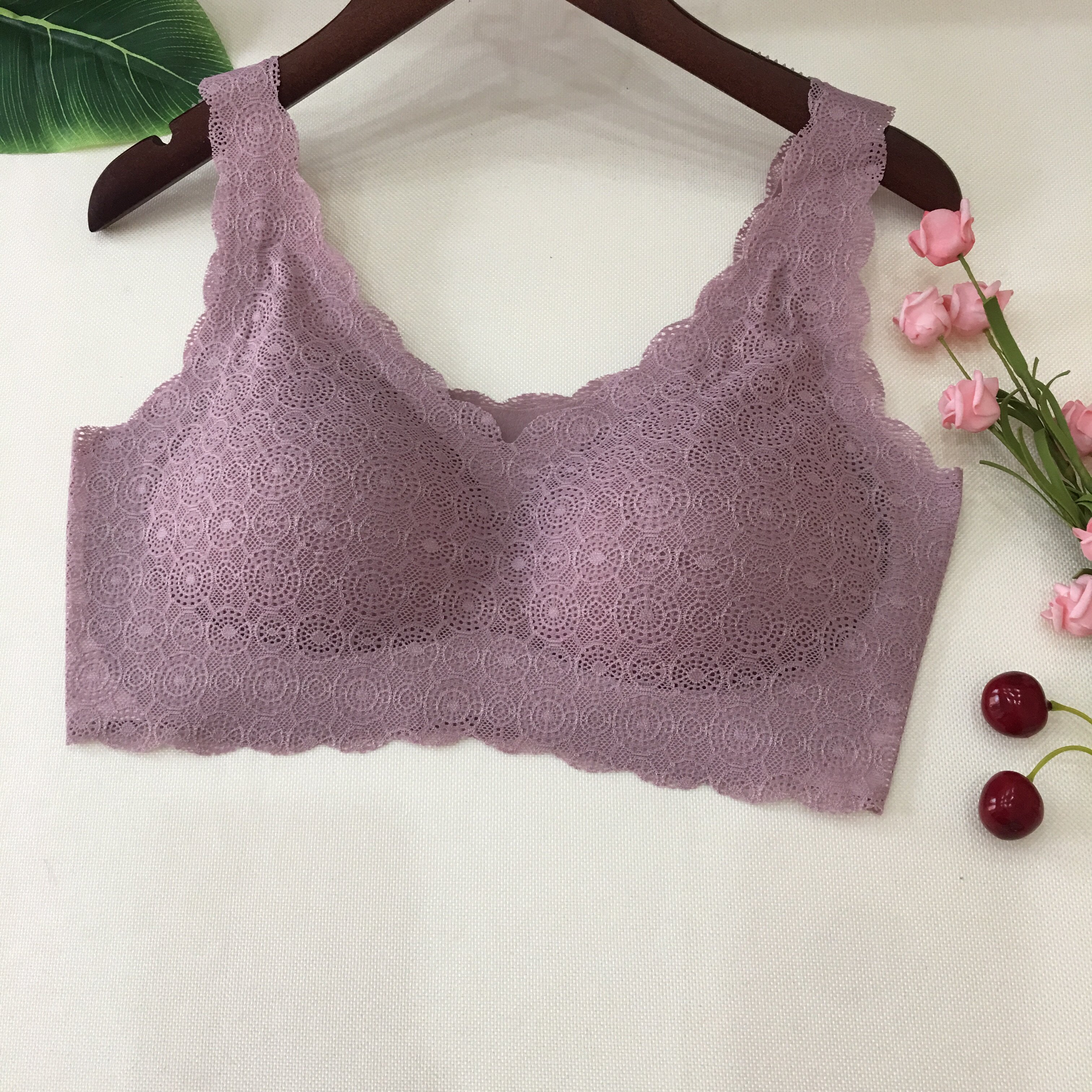 2020 autumn new style unrestrained pressure sleep underwear Japan seamless and comfortable gathering bra female hollow back