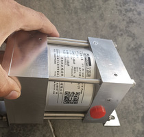 Mini gas-liquid booster pump gas drive liquid pneumatic pressure M04 M06 M10 Small volume pressure High Hanpairui