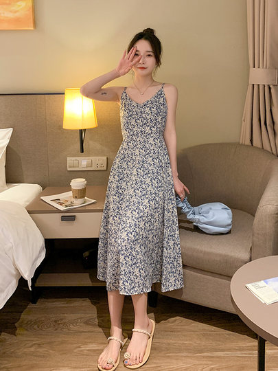 Chiffon Floral Dress with Straps for Women, Spring and Summer Design, Niche Style, Waist-Cinching, Slimming, Suitable for Petite Figures, Inner Layering Dress