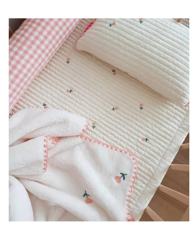 ins Yan control female baby with quilted water honey peach small flower bed sheet Korea with embroidery bed linen custom bed hat-Taobao