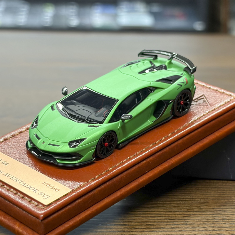 Make up 1:64 Lamborghini Aventador Svj 2018 Resin Car Model
