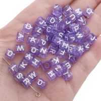 BP акриловые бусины с английскими буквами размер 6х6мм диаметр отверстия 4мм квадратные фиолетово-белые 100 шт./пакет
