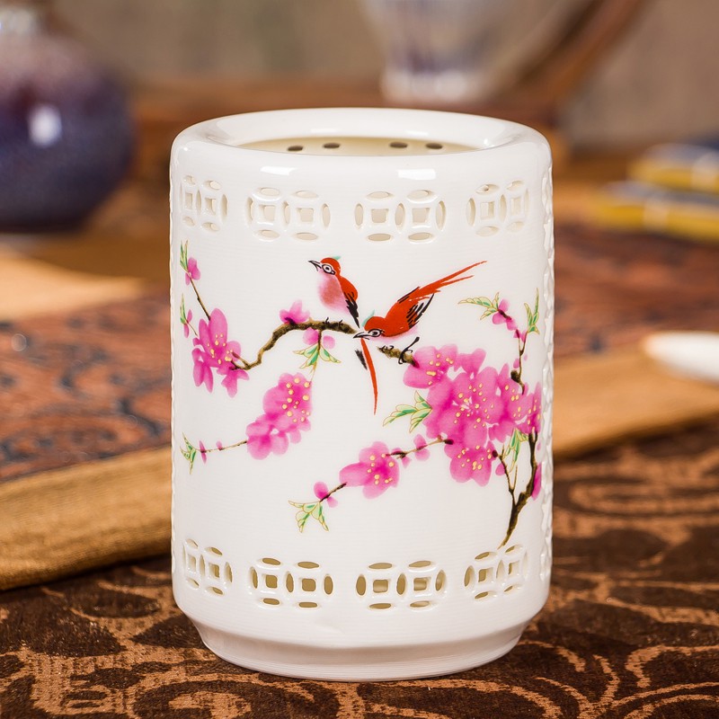 Jingdezhen ceramics fashion creative hollow like about creative soft modern pen holder office supplies decoration