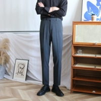 Темно -серые брюки