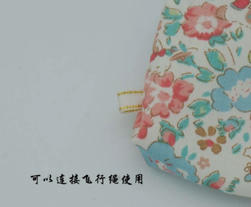 Дерьмовые места с мочой без влажных птиц летают с летающими птицами