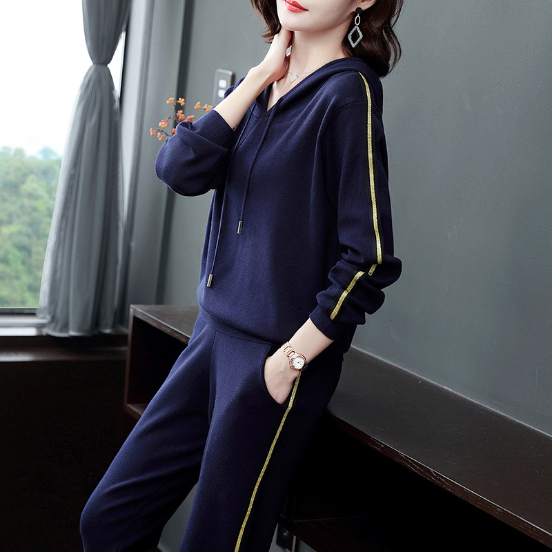 Casual thick cotton mother sports suit women's autumn new loose hooded knitted sportswear Western style two-piece tide