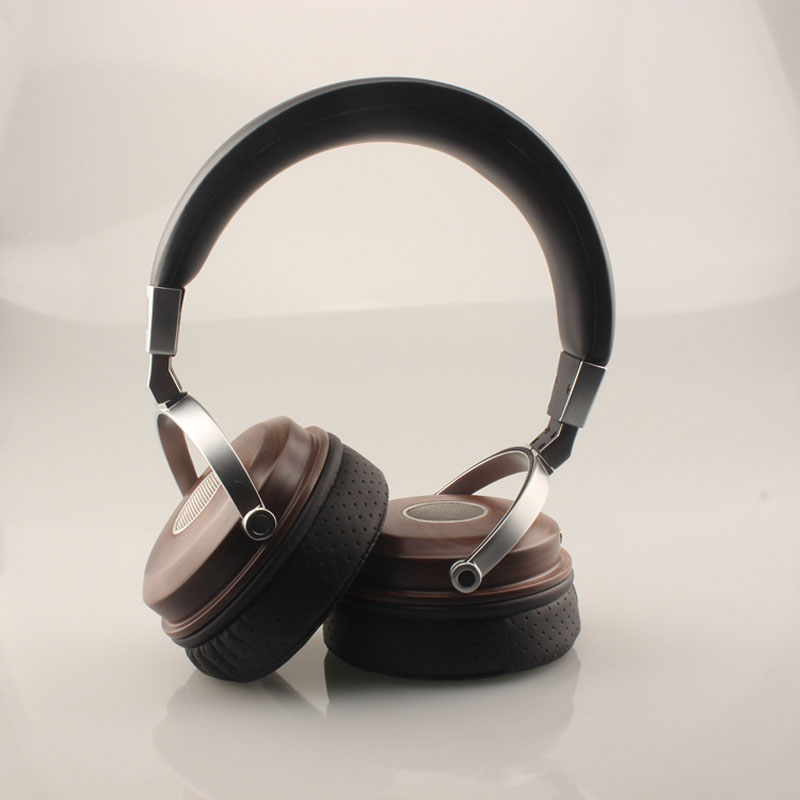 Wearing-style wooden headphones listening to no Bluetooth computer K song hifi female toxic heavy bass fever