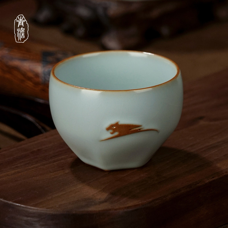 Jingdezhen Ru Kiln Master's Cup Single Cup Relief Tiger Tea Cup Ceramic Open Sheet Tea Drinking Cup Ice Cracking Glazed Green Porcelain Gift Box Dress