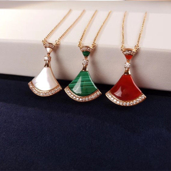 Pure 18K rose gold USA imports D color mosanstone red agate small skirt necklace sector full drill lock bone chain