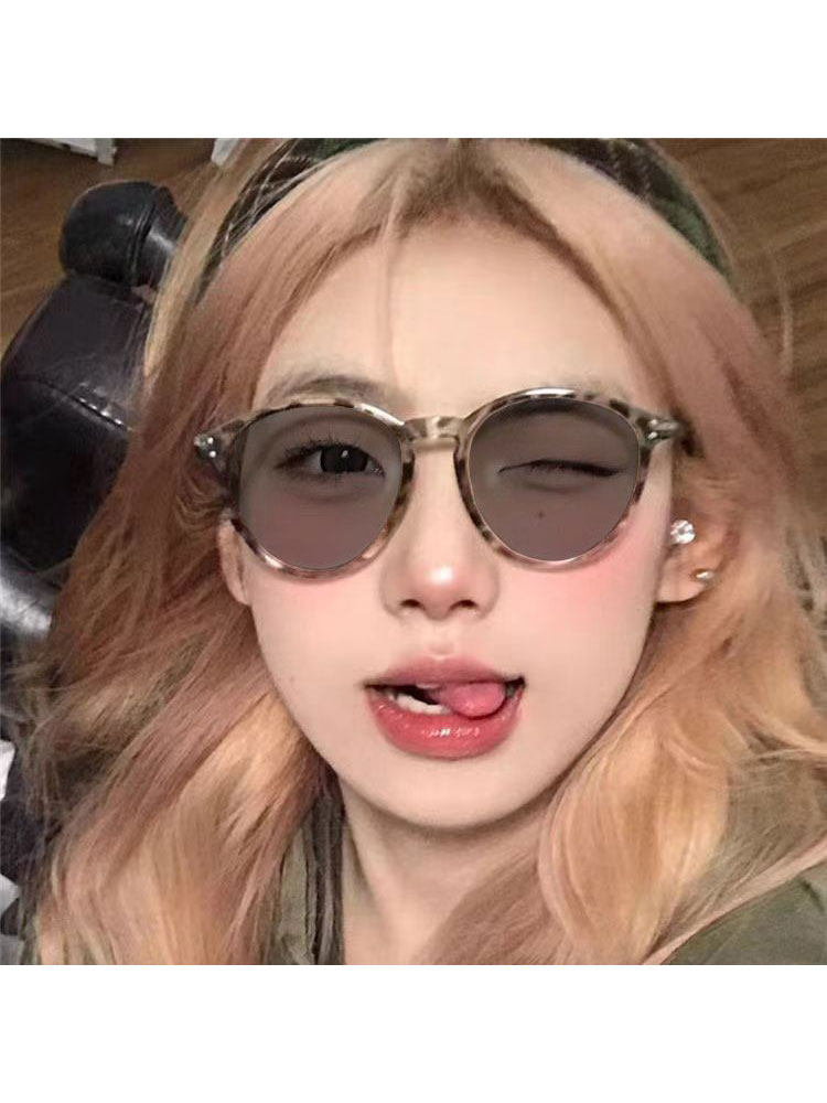 Korean-Style Retro Photochromic Glasses with Round Frames for Female Students, Anti-Blue Light, Can Be Fitted with Prescription Lenses, Natural Look, Black Frames, Eye Protection
